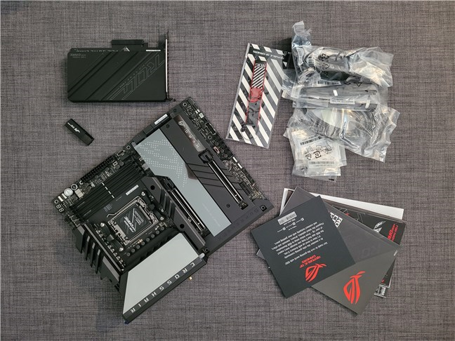 ASUS ROG Crosshair X670E Hero comes with many accessories
