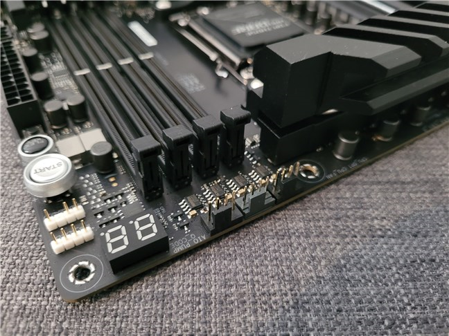 ASUS ROG Crosshair X670E Hero supports AMD EXPO RAM