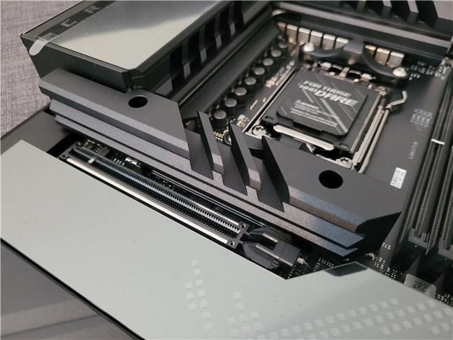ASUS ROG Crosshair X670E Hero comes with PCIe 5