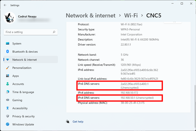 Windows 11 DNS servers are listed in the Settings app