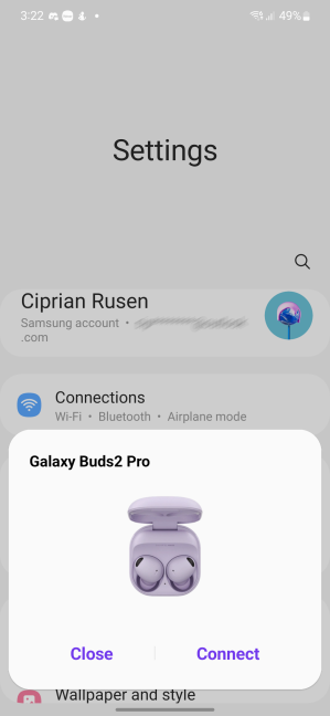 Connecting the earbuds to other Samsung Galaxy devices is easy