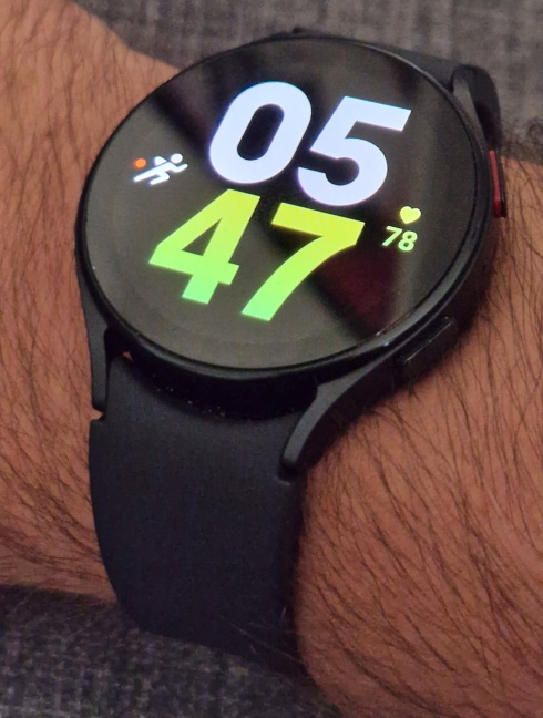 Wearing the Galaxy Watch5 is very comfortable