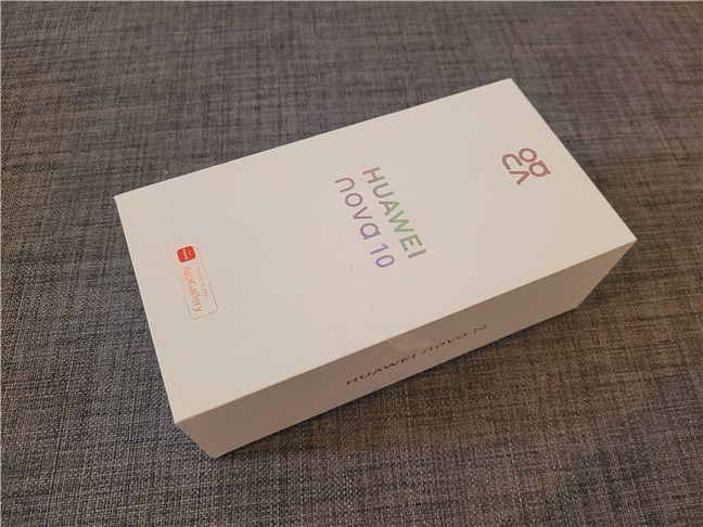 The box of the HUAWEI nova 10