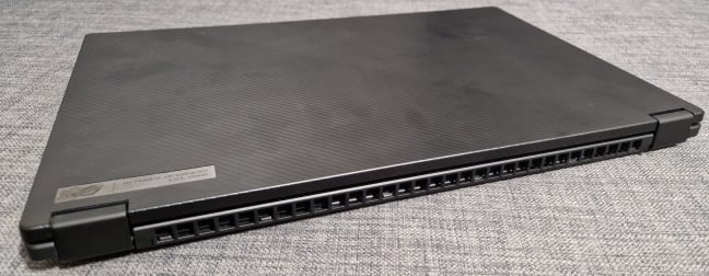 ASUS ROG Flow X16 (2022) is not that heavy