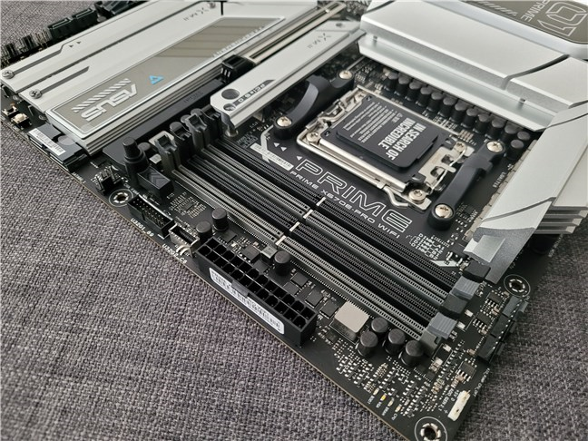 ASUS Prime X670E-Pro WiFi works with DDR5