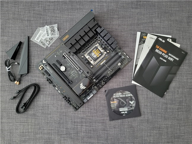 ASUS TUF Gaming B650-Plus WiFi: What's inside the box