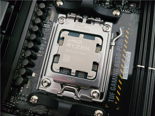 AMD Ryzen 5 7600X mounted on an B650 motherboard