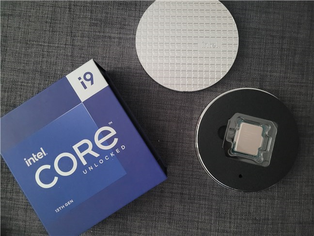 Unboxing the Intel Core i9-13900K