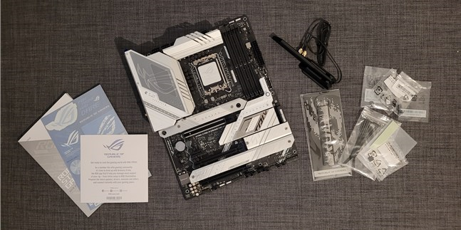 ASUS ROG Strix Z790-A Gaming WiFi D4: What's inside the box