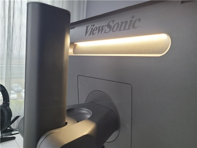 ViewSonic ColorPro VP2776 has built-in backlighting