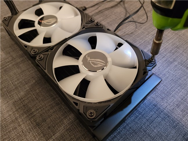 The fans on the ASUS ROG Ryuo III 240 ARGB AIO cooler