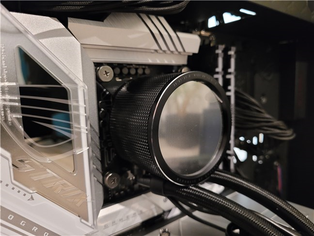 The water block of the ASUS ROG Ryuo III 240 ARGB AIO cooler