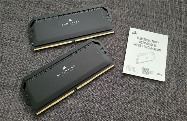 What's inside the box of the Corsair Dominator Platinum RGB 32GB DDR5 DRAM 7200MHz C34