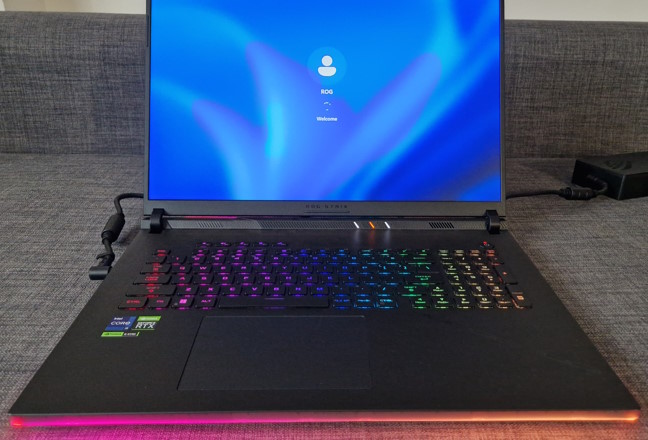 ASUS ROG Strix SCAR 18 (2023) has a beautiful IPS display