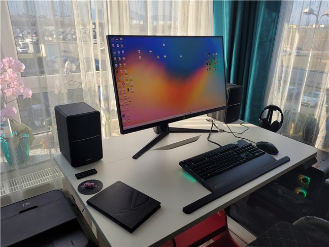 ASUS ROG Strix XG32UQ looks great on any desk