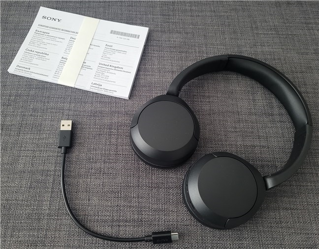 Unboxing the Sony WH-CH520 headphones