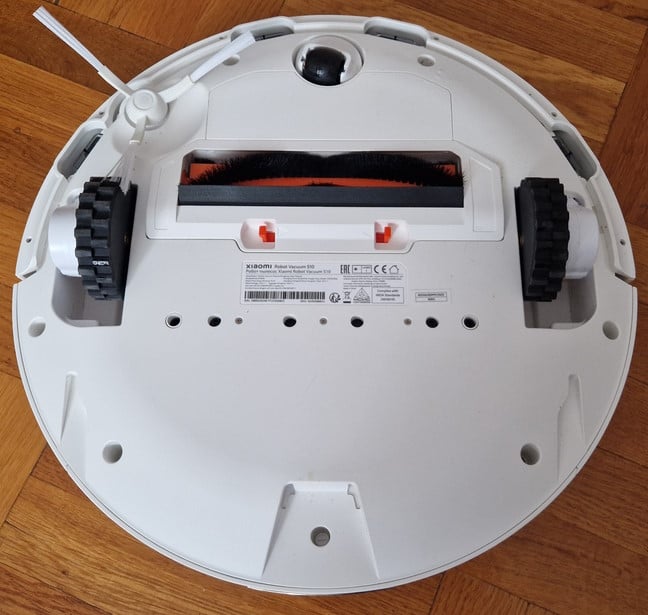 The bottom of Xiaomi Robot Vacuum S10