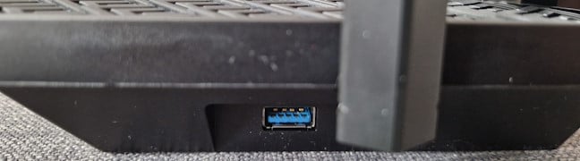 The USB 3.0 port is on the left side of the router