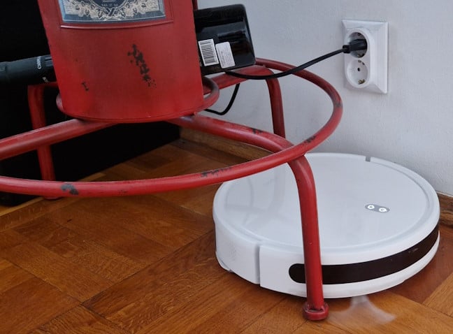 Xiaomi Robot Vacuum E10 review: Cleaning and mopping on a budget!