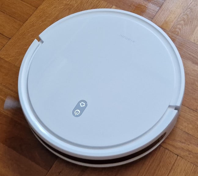 Xiaomi Robot Vacuum E10 6 Xiaomi Robot Vacuum E10 isn't as tall as other robot vacuums