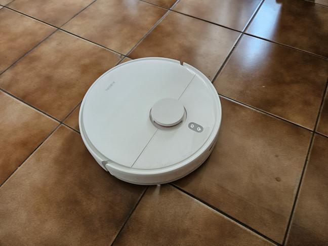 Xiaomi Robot Vacuum X10 cleaning my floor