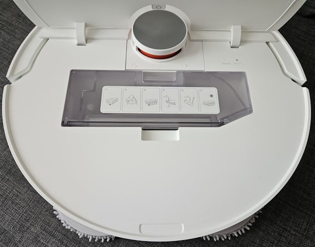 Open the lid to see the dust compartment