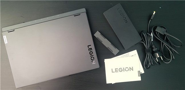 Lenovo Legion Pro 7: What's inside the box