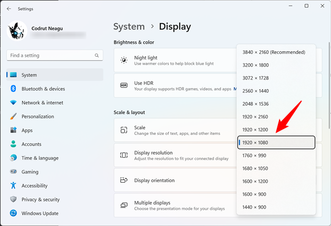 How to set the display resolution in Windows 11 using a keyboard