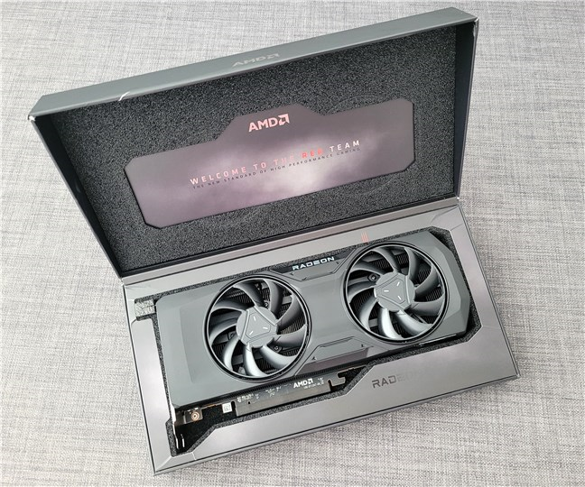 Unboxing the AMD Radeon RX 7800 XT