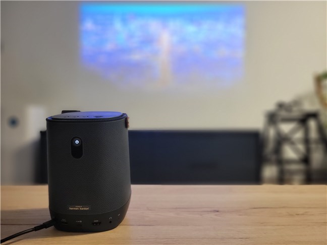 ASUS ZenBeam L2 projector focuses and adjusts its keystone automatically