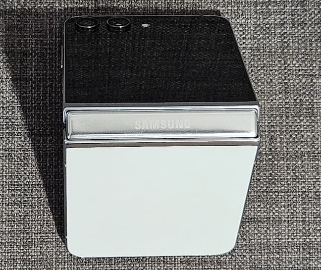 The hinge is different on the Flip5