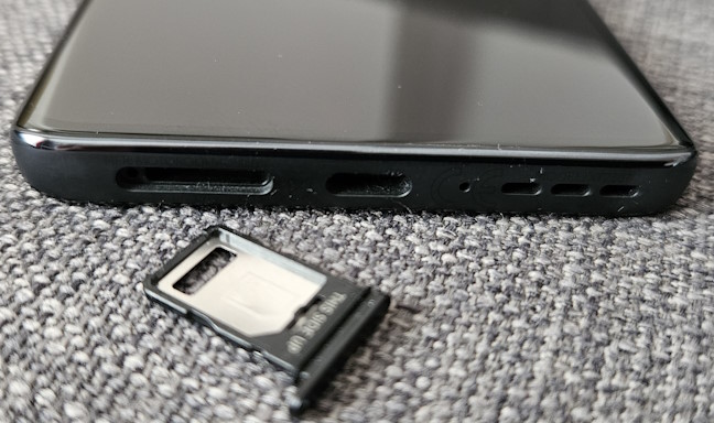 The bottom side of the Motorola Edge 40 Neo