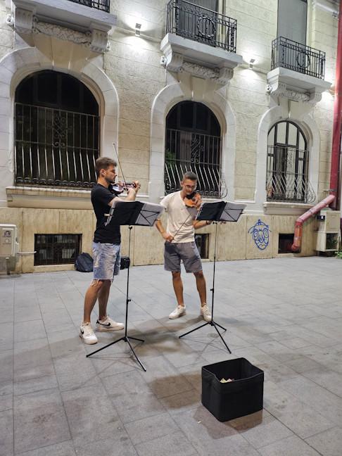 A mini violin concert on the street