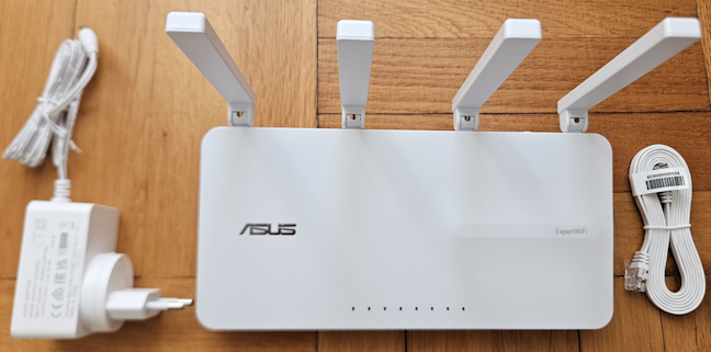 ASUS ExpertWiFi EBR63 has four nondetachable antennas