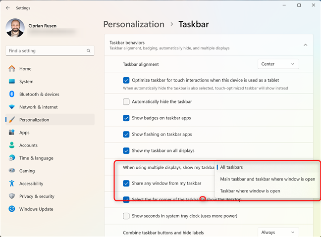 Personalize how to show the taskbar on multiple displays