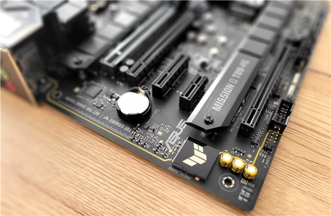 The motherboard features a 7.1 sound system