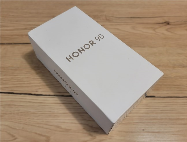 The box of the HONOR 90