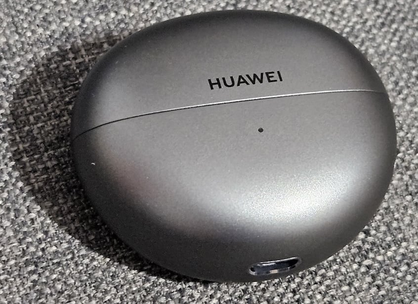 The charging case for HUAWEI FreeClip