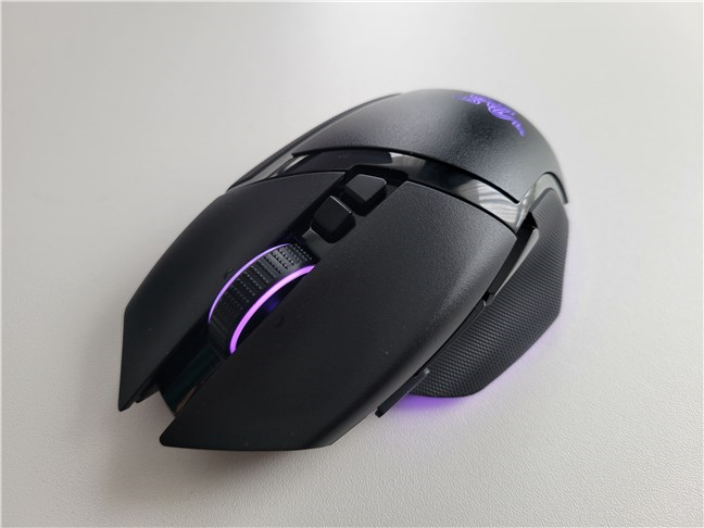 The Razer Basilisk V3 Pro has many buttons