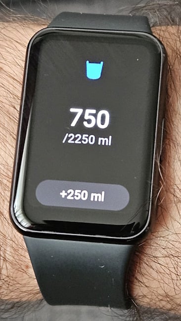 You can track how much water you drink with Samsung Galaxy Fit3