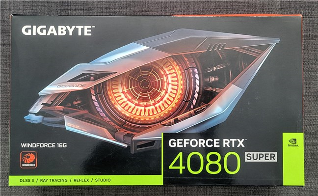 GIGABYTE GeForce RTX 4080 SUPER WINDFORCE 16G comes in a gigantic box