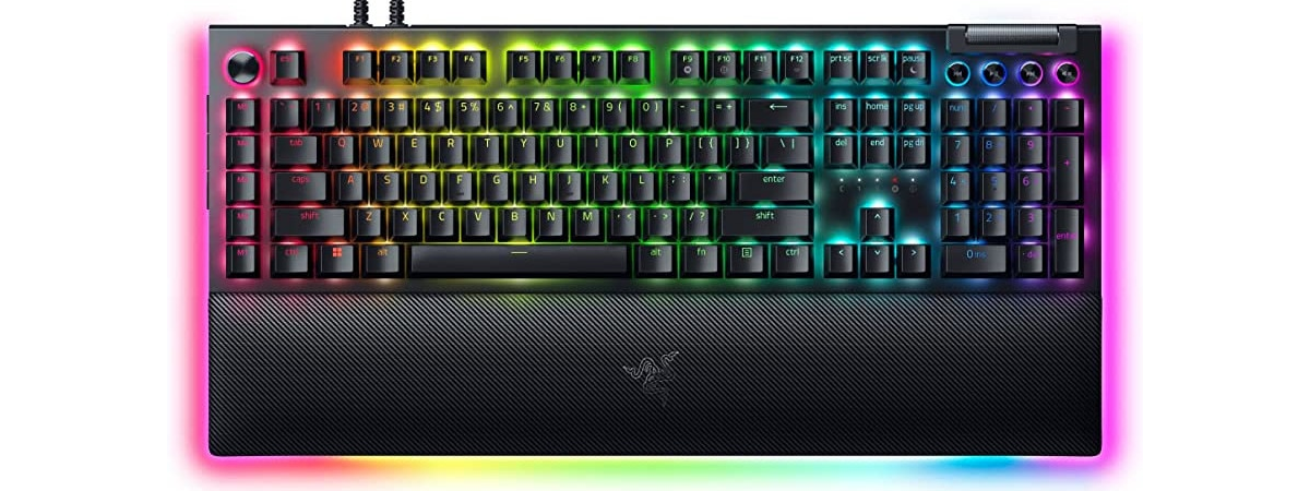 Razer BlackWidow V4 Pro review: Everything big and then some!