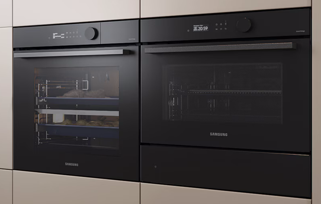 Cook two dishes simultaneously with Samsung Series 4 Dual Cook