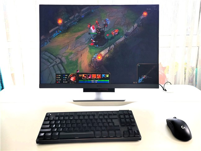 Playing League of Legends on PC Garage's ZMEU