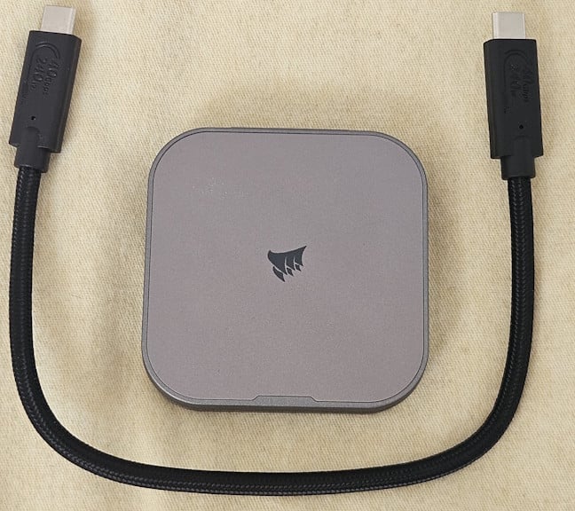 The included cable is only 30 cm long