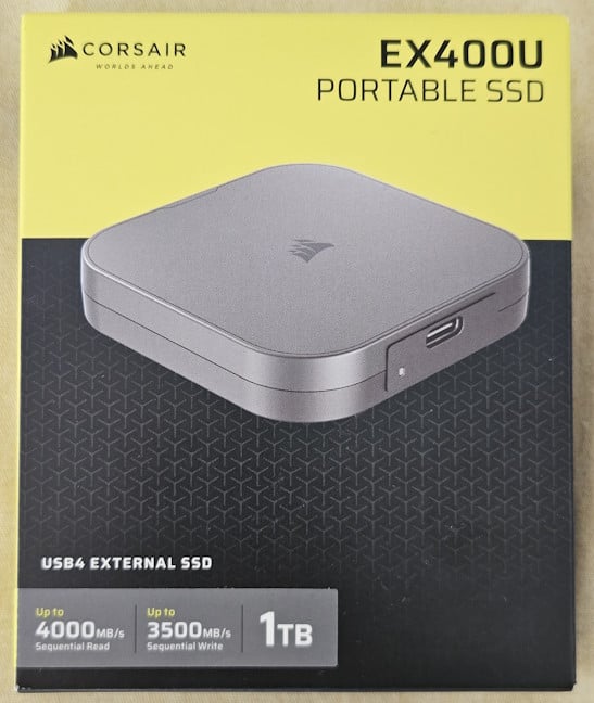 Corsair EX400U comes in a black/yellow cardboard box