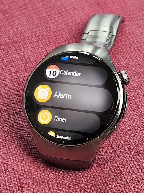 HUAWEI WATCH 5 comes with many useful apps preinstalled