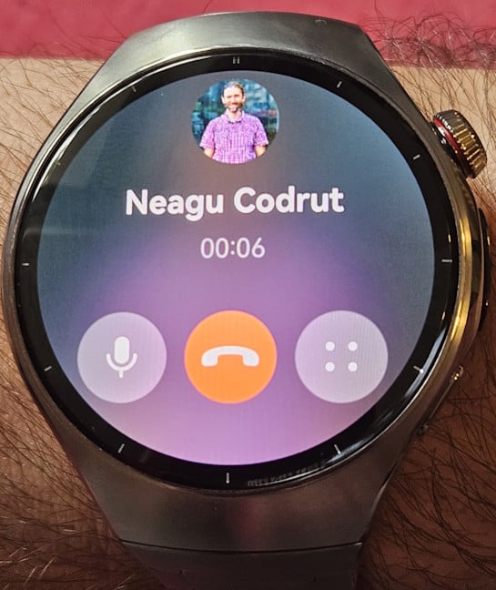 You can take calls on the HUAWEI WATCH 5 due to its eSIM support