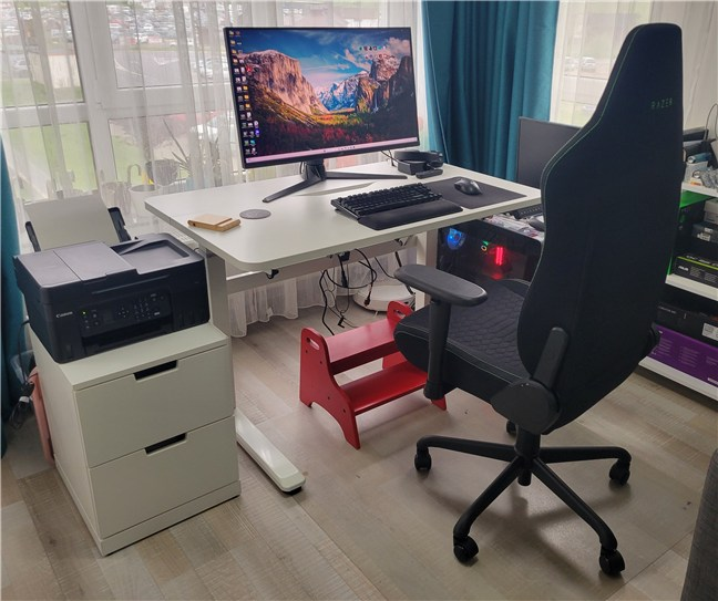 Sitting on this chair is comfortable during long work hours