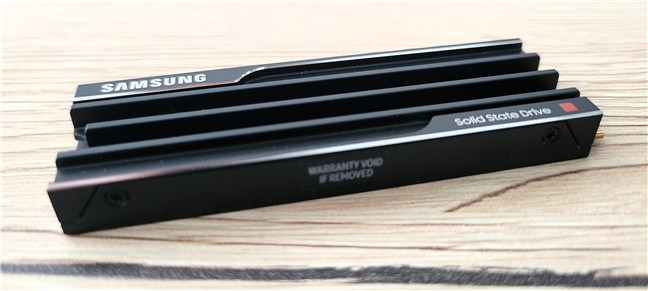 The SAMSUNG SSD 9100 PRO with heatsink